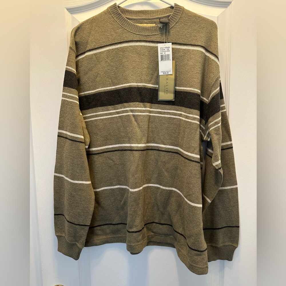 NWT Men’s Medium Vintage Sweater
Retails $38.00